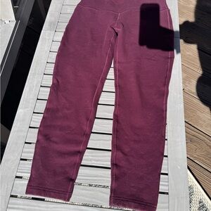 Women Lululemon Plum mid-rise
Warm Leggings Size 8 🪁🌈💜